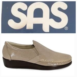 SAS Women's NWOT Tan Loafers